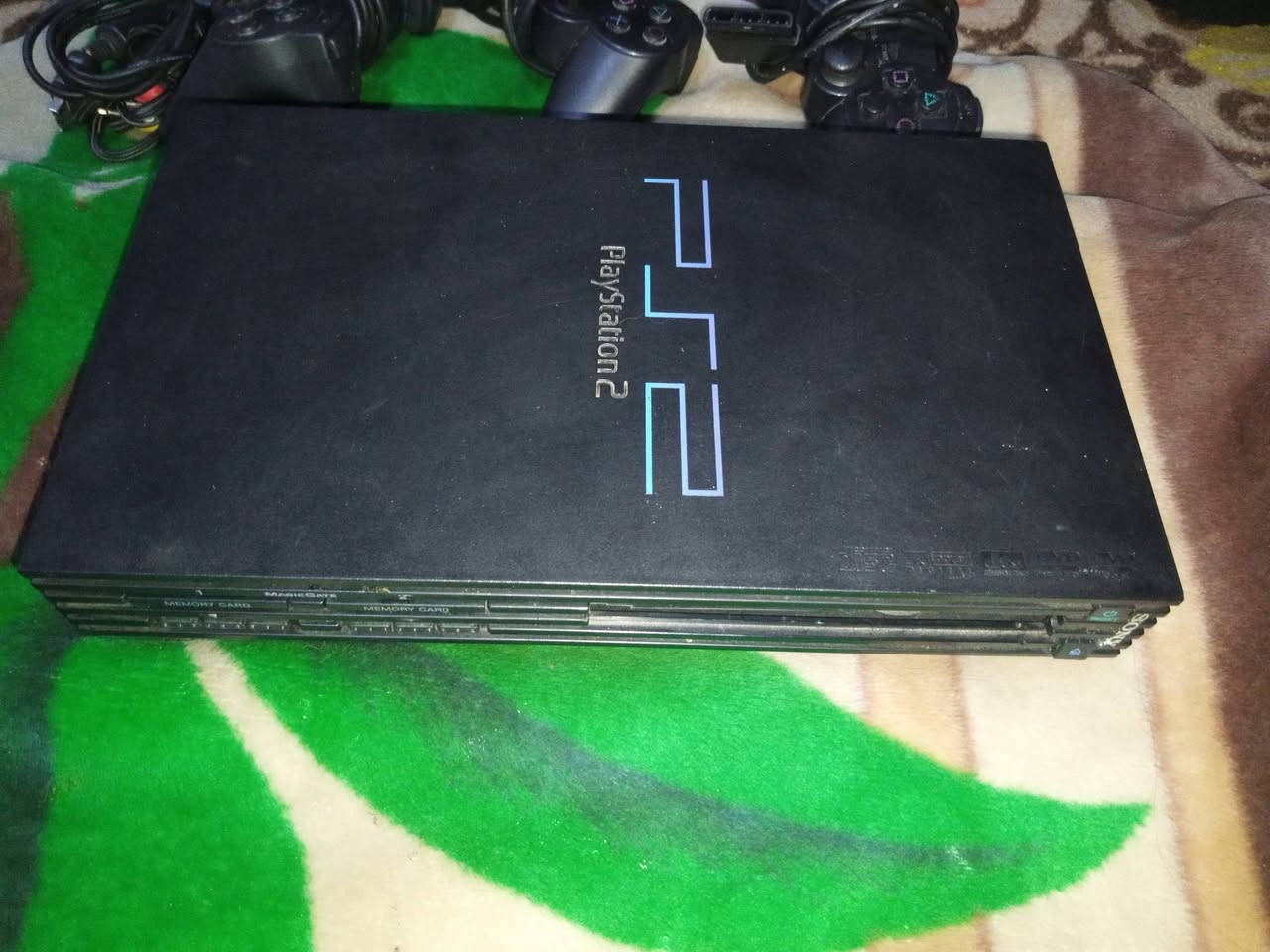 بلي 2 مستعمل نظيف شغال السعر 35 وبي مجال رقمي 
***********
