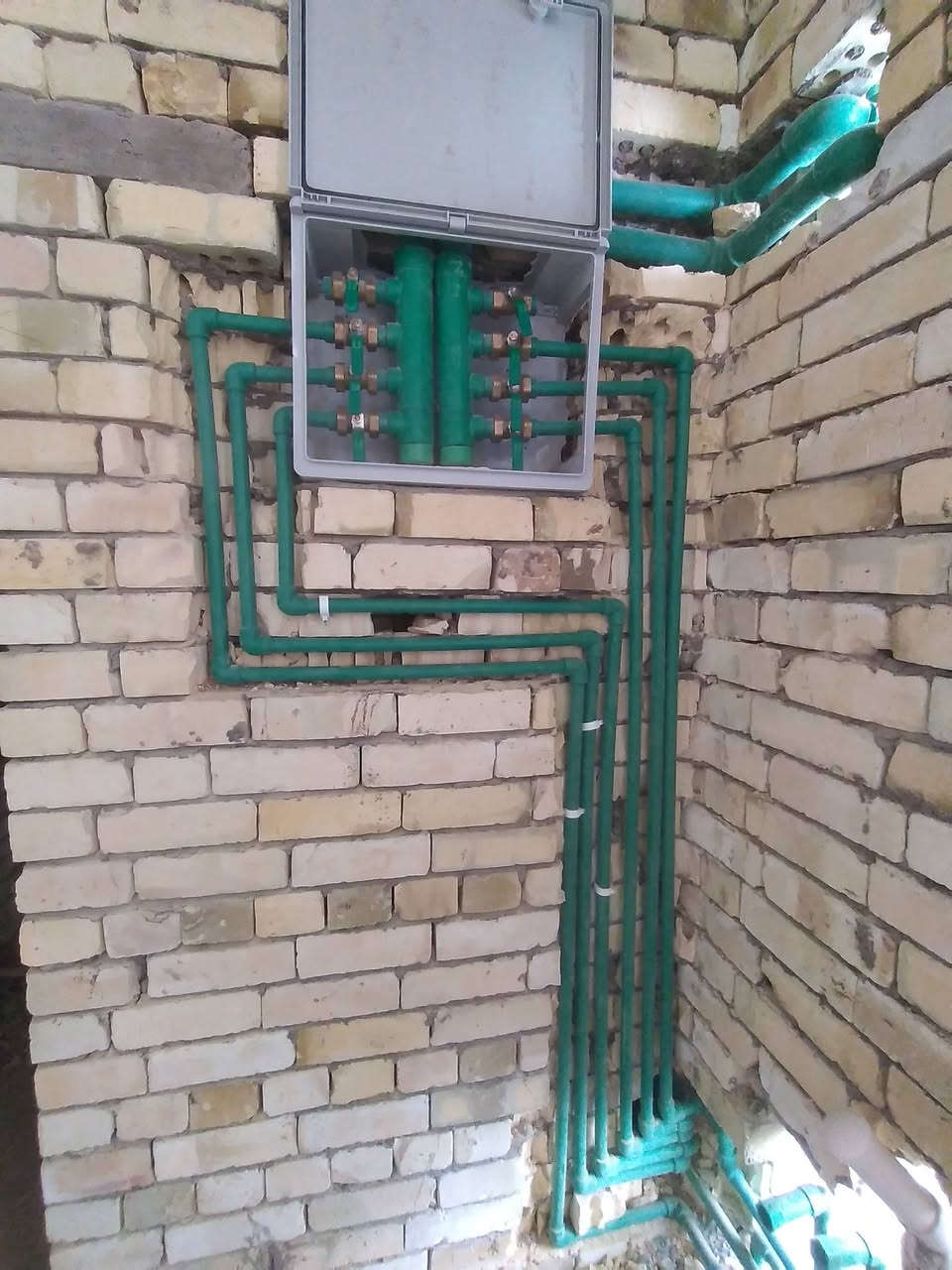 السلام عليكم نشتغل تاسيس ماء مجاري كهرباء *********** واتساب موجود مكاني نجف
