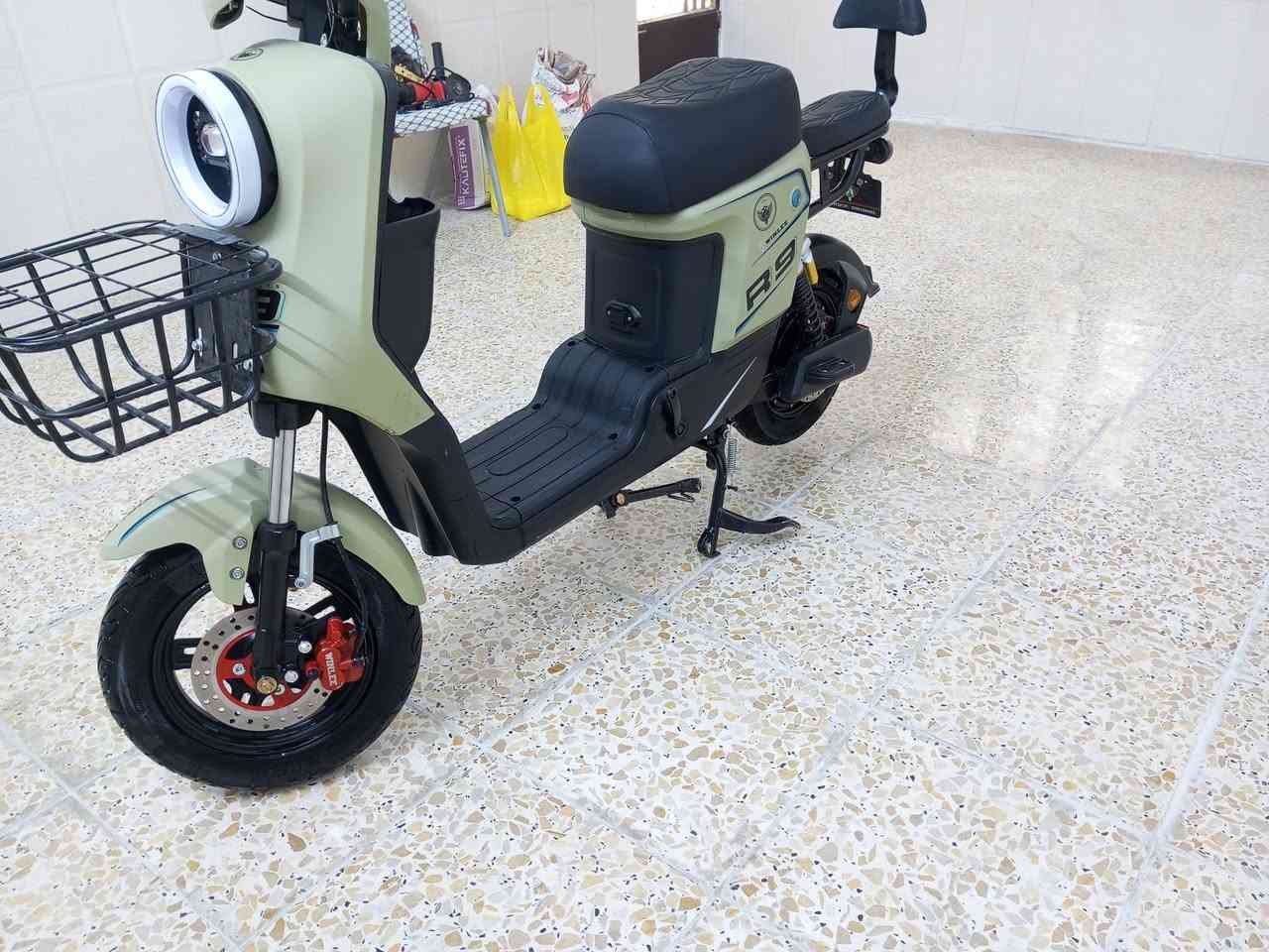 السلام عليكم للبيع دراجه R9 مستخدمة قليل السعر 450 للاستفسار ***********
