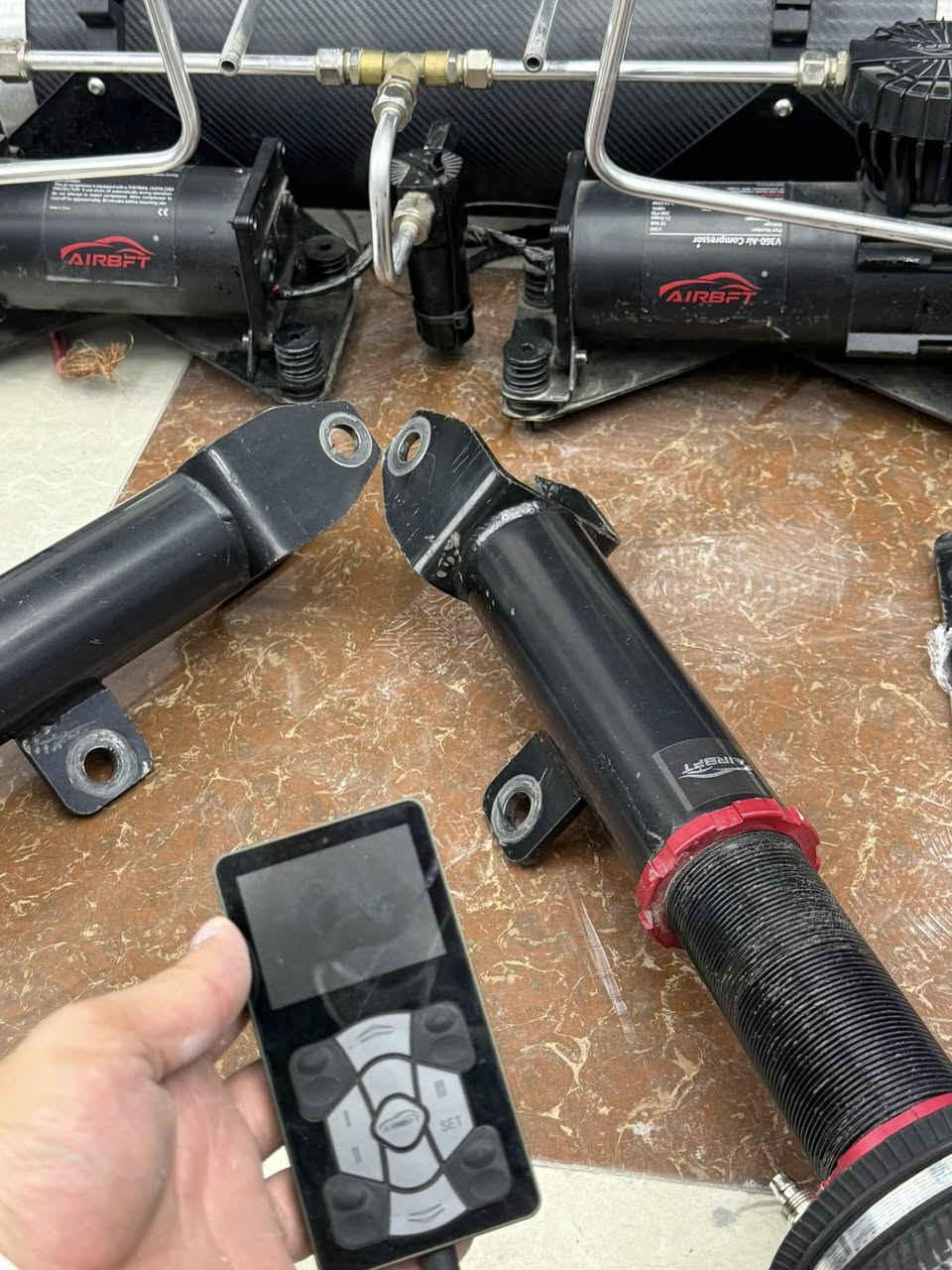 للبيع الاصدار تحكم شاشة + تطبيق بلهاتف
مابيها كل عيب شرط الفحص انطيها
فاتحيها من جالنجر بس ترهم جارجر + اوباما ومادري بعد اذا ترهم غير سيارات 
مكانها كركوك 
***********
