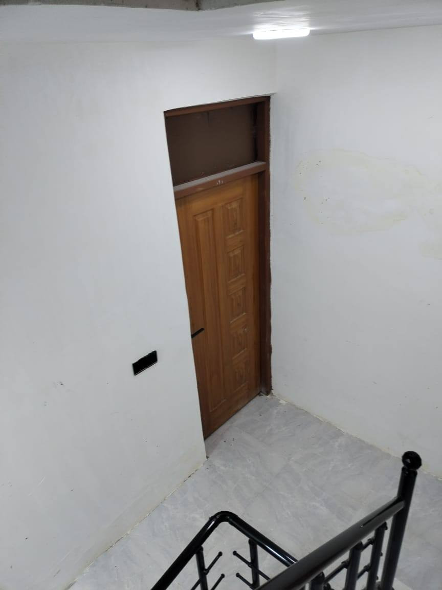 سلام عليكم بيت ٦٠ متر زراعي ثلاثل طوابق  بناء طابوك يتكون البيت  استقبل مطبخ غرف النوم ٣ حمام داخل البيت وخارج البيت  الموقع شهدا البياع قرب اسوق علي التميمي السعر ٥٤ وبيه مجال  إستفسار عل الرقم *********** واتساب
