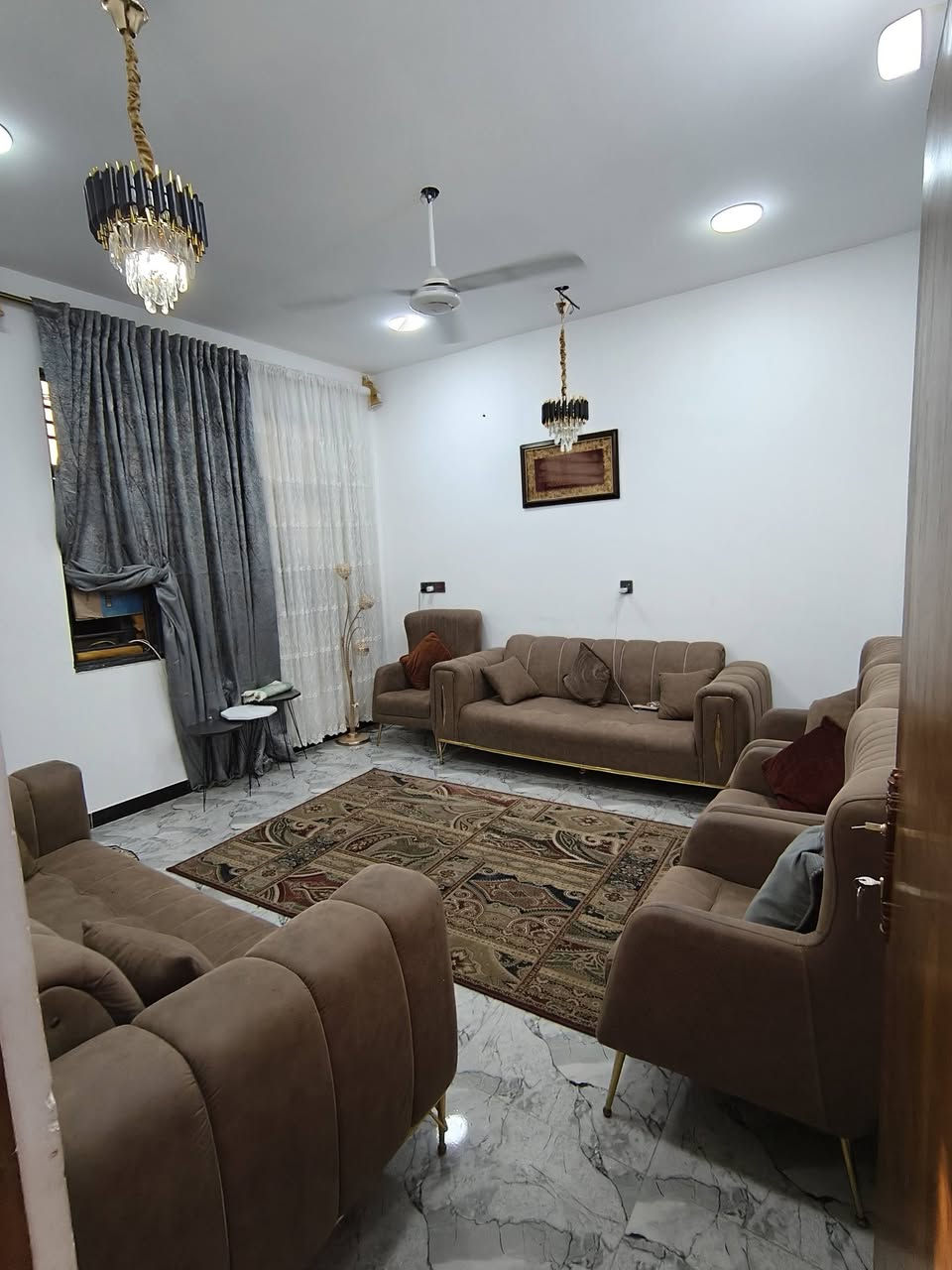 سلام عليكم 
دار للبيع الدوره هوررجب شارع البدخيل
مساحه 110م خدمات كامله اتصال الاستفسار 
***********
