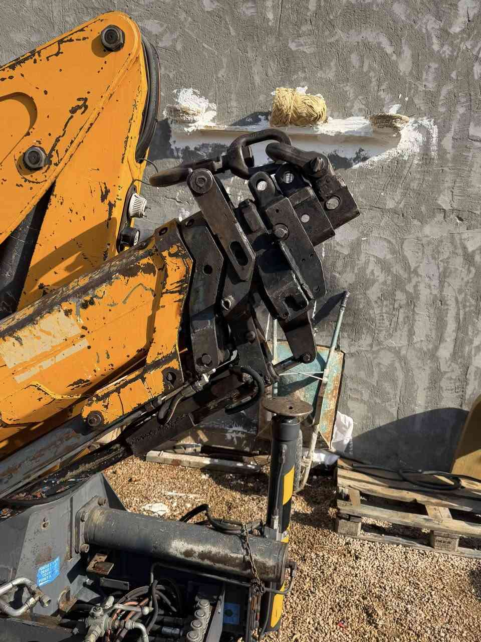 للبيع جهاز كرين كوبما موديل 2002 جهاز شغال مابي اي نقص 6 طن 6 سلايت 3 دهن 3 يدوي مكان جهاز الفلوجه السعر 50 $ 
***********
***********
