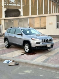 جيب بزون لاتيود سياره جديده وجاهزه قطعه وحده فقط الصندوك بدون ايرباك ا...