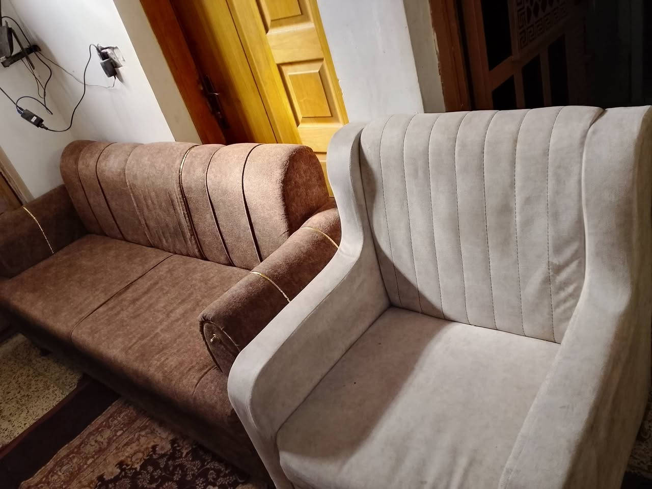 سلام عليكم تخم7 مقاعد ثنين كروياتت وثنين كراسي السعر 150 مكاني بغداد بلديات المعكسر *********** يوجد توصيل بكروه
