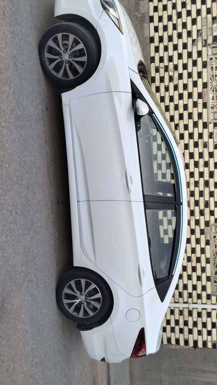 اكسنت موديل 2015 مكفوله من الصبغ بأسمي رقم انكليزي ***********
