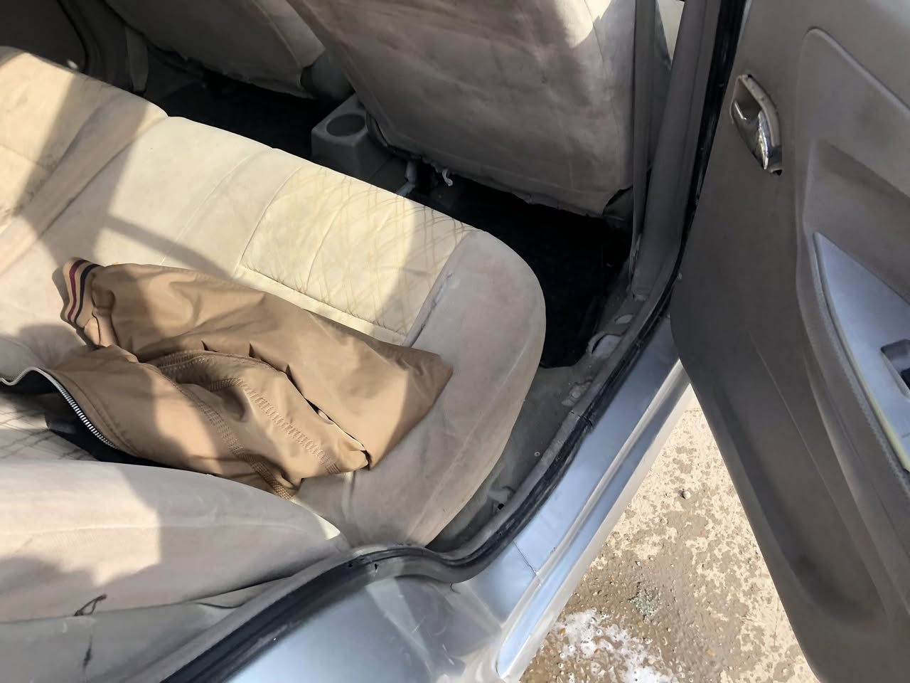 سلام عليكم اشيري البيع موديل 2012سياره مكفوله من ضربه بيه صبغ مكانت تخم تاير جديد صدر مامي وخلفي جديد باتريد جديد دوخله جديد سياره مال جناي كلجه ذكي سياره حلوه مكينه وكير نعمه من الله كهرباء كله شغل مابيه كل نقص السعره ٢٨مكاني بغداد بلديات وهذ رقمي ***********
