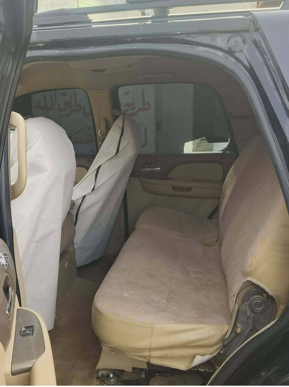 السلام عليكم.
تاهو ادوات موديل 2009.  كصه جنطه.
كير مكينه مكفول. حداديه اماميه خلفيه. جديد. كهربائيات شغاله. للاستفسار ***********.
