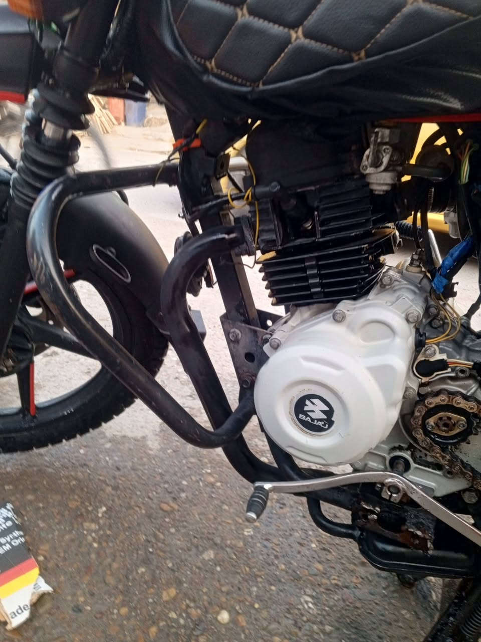 سلام عليكم بوكسر جبلي للبيع بدون اوراق كفاله عامه دراجه تخبل صوتهة خرسه بس ياردله نواعم سعر 800مديل 21عنواني مدينه الصدر رقم ***********
