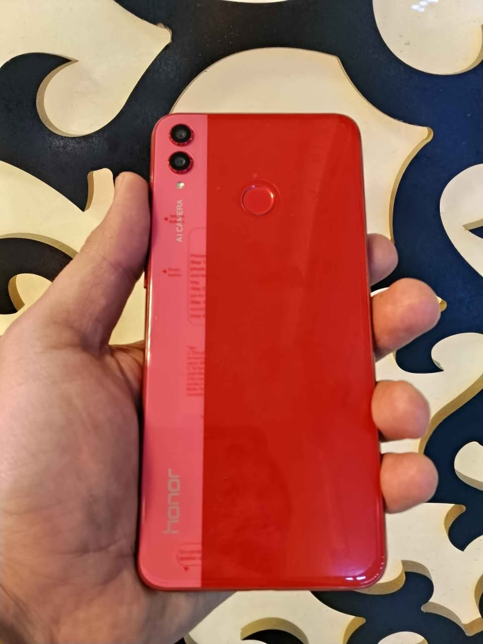 هونر 8x
المميزات الرئيسية:
شاشة كبيرة عالية الدقة: شاشة LCD مقاس 6.5 بوصة بدقة FHD+ (1080x2340 بكسل) 
كاميرا خلفية مزدوجة: كاميرا رئيسية بدقة 20 ميجابكسل وفتحة f/1.8، 
يأتي ذاكره 128 كيكا رام 6 كيكا وبطاريه قويه
السعر 70 الف
يوجد توصيل كافه محافظات 
‏‪بغداد زيونه ربيعي مقابل مول دريم ستي 
اذا اتاخرت بالرد يرجى مراسله ع واتساب  أو اتصال 
***********
*********** بغداد, العراق
