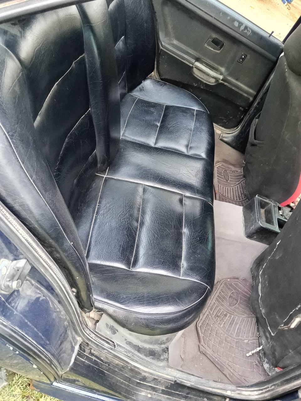 Bmw E36 1994
للبيع أو مراوس بيه نواقص الڤان عاطل 
حدادية الخلفية جديده
مكينه مسكر فانوس گير اوتوماتيك رقم بغداد الماني سنويه منتهيه ب26 سعرها42$وبيه مجال للتواصل اتصل ***********
