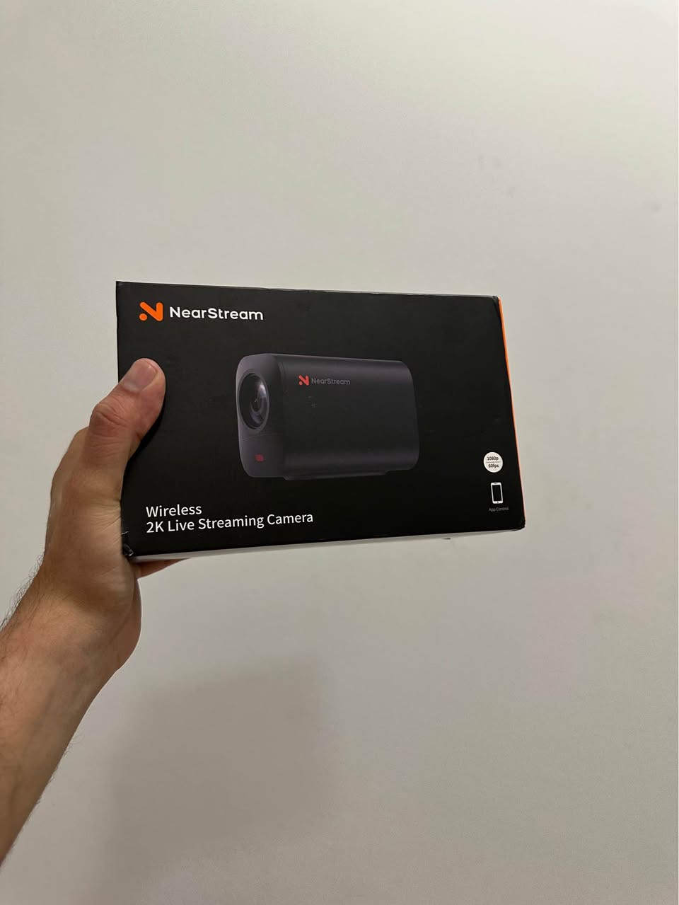 Wireless 2K Live Streaming Camera 
من شركة NearStream، 
ومواصفاتها بشكل مختصر:
 • 🎥 دقة تصوير 2K (1440p)
 • 📡 اتصال Wi-Fi للبث المباشر بدون كيبل
 • 📱 تحكم عن طريق تطبيق موبايل
 • 🔋 بطارية داخلية قابلة للشحن
 • 🎙️ مايكروفون مدمج لتسجيل الصوت
 • 🔌 منافذ توصيل مثل USB / HDMI (حسب الموديل)
 • 🌙 أداء جيد بالإضاءة الضعيفة
 • 🔄 تركيز تلقائي (Auto Focus)

مناسبة للبث المباشر، اليوتيوب، تيك توك، وتصوير المحتوى
السعر الرسمي : 300$ 
يمي : ١٥٠ الف فقط 🔥 بغداد, العراق


**إذا كنت صاحب هذا الإعلان وتريد حذفه لأي سبب، رجاءا أرسل رسالة إلى الدعم الفني**