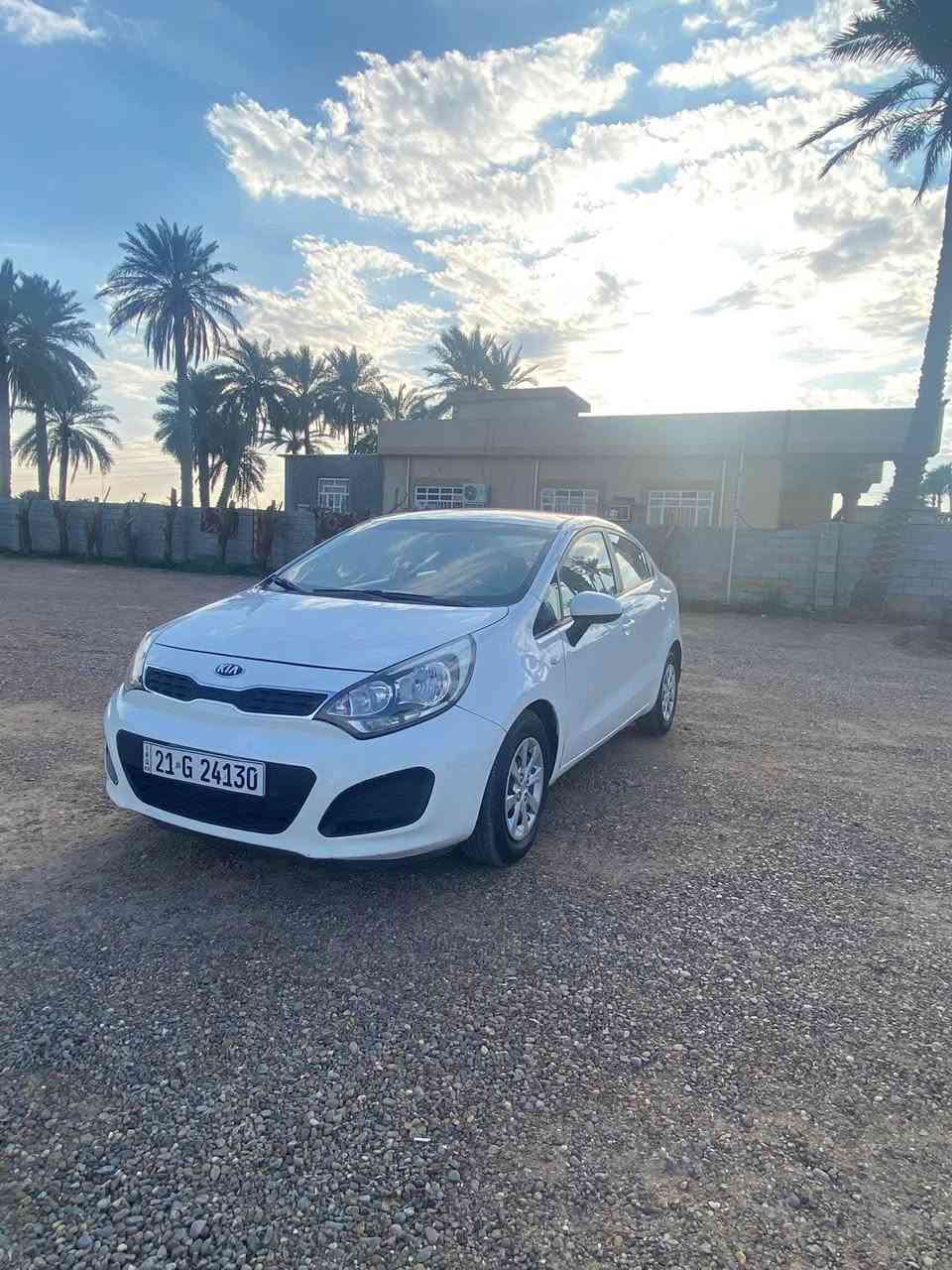السلام عليكم
كيا ريو خليجي 
موديل 2017
محرك 1600دوش
السياره بيه 3 قطع جاملغ ايمن وايسر وباب سايق مبدل بدون دواخل 
رقم سليمانيه سنويه رقم كل جديد 
تحويل شوكت متريد   السيارة باسمي
كير محرك حداديه كله بشرط تبريد 
تخم تاير جديد
ماشيه 180 كم
مواصفات نص فول 
تحكم سترين 
مانع انزلاق 
داخل لونين 
العنوان بغدااد شارع فلسطين
***********
السعر 100$
