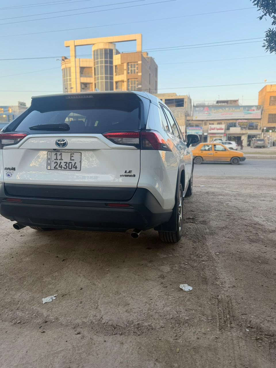 سلام عليكم ورحمة الله وبركاته
للبيع _تويوتا راف 4 هايبرد 
موديل _2022 _ موصفات نص فول رادار بل مري تحكم ستيرن  رقم بغداد تحويل ثاني ليوم حادث سيارة  جاملغ جهةٍ اليسرا مال سايق تبديل تصليح بنيت بدون صبغ فقط جاملغ صبغ 
عددٍ مسافة _(90) الف MI 
سعر 195 بيها مجال 
الأستفسار ***********
