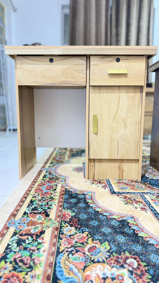 ميز قراءه عدد ثنين 
سعرهن ثنينهم 110
للتواصل ***********
مكاني نجف مجمع السلام
