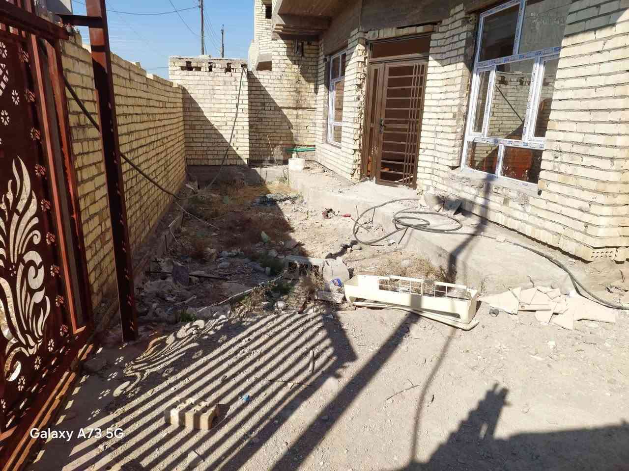 سلام عليكم بيت للبيع طابق ونص مساحة 200 متر الواجه 12.5 النزال 16 الدوره البوعيثه مجمع الرحمن شارع 25
***********
