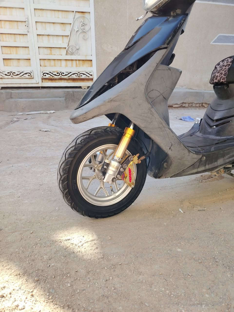 سلام عليكم دراجه ماكس عدله ٢٠٠٦ للبيع بوشه ٤٩ مفتوح شلعه ومعدل
مفتوحه مره وحده مكينه ناعمه خرسه كهربايات كلها شغاله نقص فقط باتري بيه صدر اصلي وفج
ويل كب عنكبوت منضومه زنون
كهربايات وضفيره ماملعوب بيها ابد عل بلاد وشرط الفحص السعر 550 كربلاء الحر متواجد خاص للاستفسار ***********
