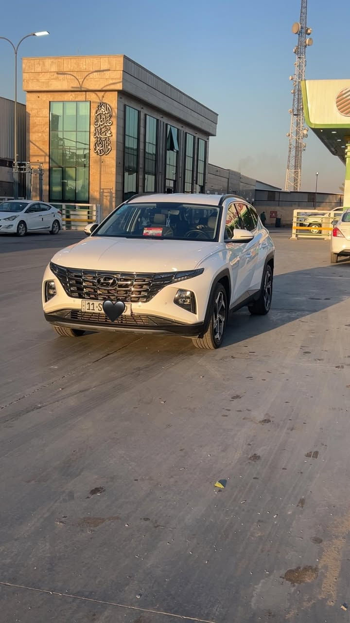 السلام عليكم
توسان موديل 23 
رقم بغداد باسمي تحويل مباشر 
شركه الكاصد 
ماشيه 26 الف حقيقي 
كير مكينه. كفاله بدون صوت بدون رواجز 
السياره بدون حالوب 
كفاله من الصبغ والتبديل فقط بارد  بيها ورصعتين والسونار موجود بالمنشور 

مواصفات السياره 
كشنات جلد+كهرباء 
جنطه كهرباء . ويل 19 
تجي فول عده البانوراما مع 

مكان السياره بغداد 
السعر 210 وبيها مجال بسيط 
***********
