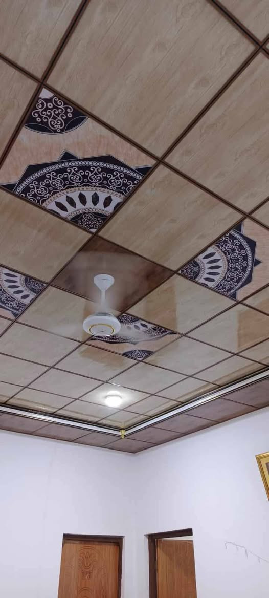 بيت للبيع تجاوز في خور الزبير 

متكون من غرفتين وحده 4*6 وحده 4*4 وصاله كبيره 5 ونص* ب6 ونص ''' ومطبخ 4*4وصحيات ودوانيه 7*4خارجيه يرادلها تعديل اشوي… ارضيه لبيت كله بورسلين سقف البيت سندويج وسقف ثانوي كهرباء دفن  شغل درجه اولى  ولماي لبيت دفن لبيت كلش مرتب تعال واكعد جاهز بس دوانيه خارجيه يرادلها تعديل ولبيت كلشش مرتب وحلو مساحة لبيت 200  العنوان شارع ابوهيثم الحيمجي مقابيل محلات زعلان للهواتف بالفرع لبيت ركنن

السعر 20 وبي مجال 

للتواصل ***********
