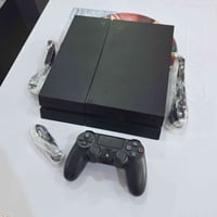 بلي 4 مهكر  180 الف  جهاز كامل ملحقات  5 العاب مخزونه  جهاز مفتوح لغرض...