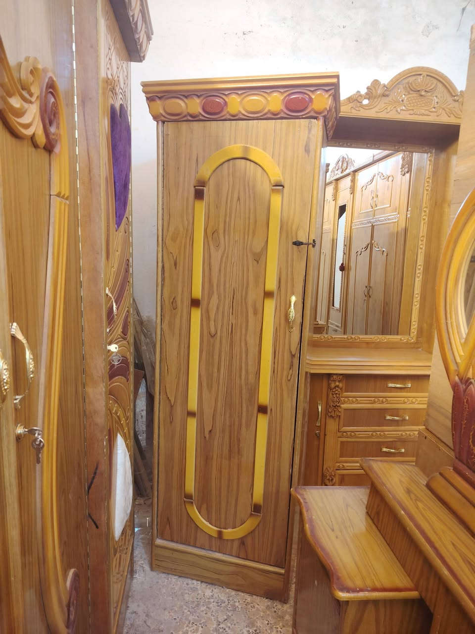 غرفه مستخدمه 6باب نضافه فول سعر 500معرض ابو عقيل ميسان حي رساله شارع ماطور قرب صيدليه حازم ***********((نشتري جميع الغرف))
