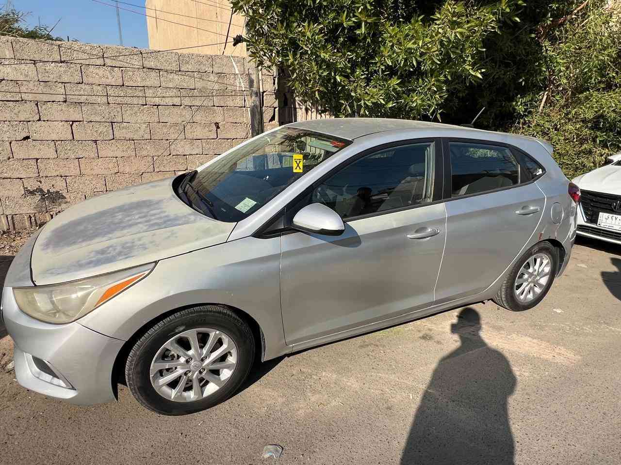 السلام عليكم 
اكسنت للبيع موديل ١٩ وارد كندي
شاشة كبيرة وكامرة بلادية 
ابل كار بلي  
تدفئة كشنات  
مود درايف 
لايت لد ابيض. 
وباقي المواصفات المعرفة 
رقم بغداد حرة 
ماشية ٩١ الف كيلو وعلى ايدي 
حادثها جاملغ وبنيد وباب صبغ ابيها مثل ماموضح بل صور اعتبرها احزام  وعندي بيها بس تقرير ماعندي صور حادث واسف عل اطالة 
السعر ٩٩ ورقة وبي مجال بسيط وبل عافية عل ياخذها  مكاني بعداد حي الاعلام 
***********
