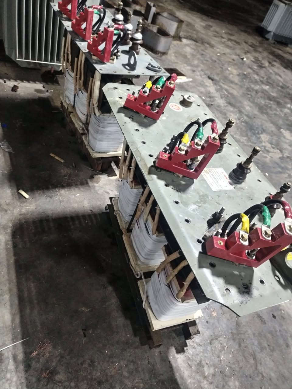 من رخصه الادمن بسم الله على بركة الله                                يتوفر لدينا رافعات قدرة  زيتية جميع الأحجام حسب الطلب  وبأسعار مناسبة كذلك يوجد محولات جميع الأحجام  والأنواع 
ملاحظة  إذا عندك محولة عاطلة نشتري 

للأستفسار ***********
