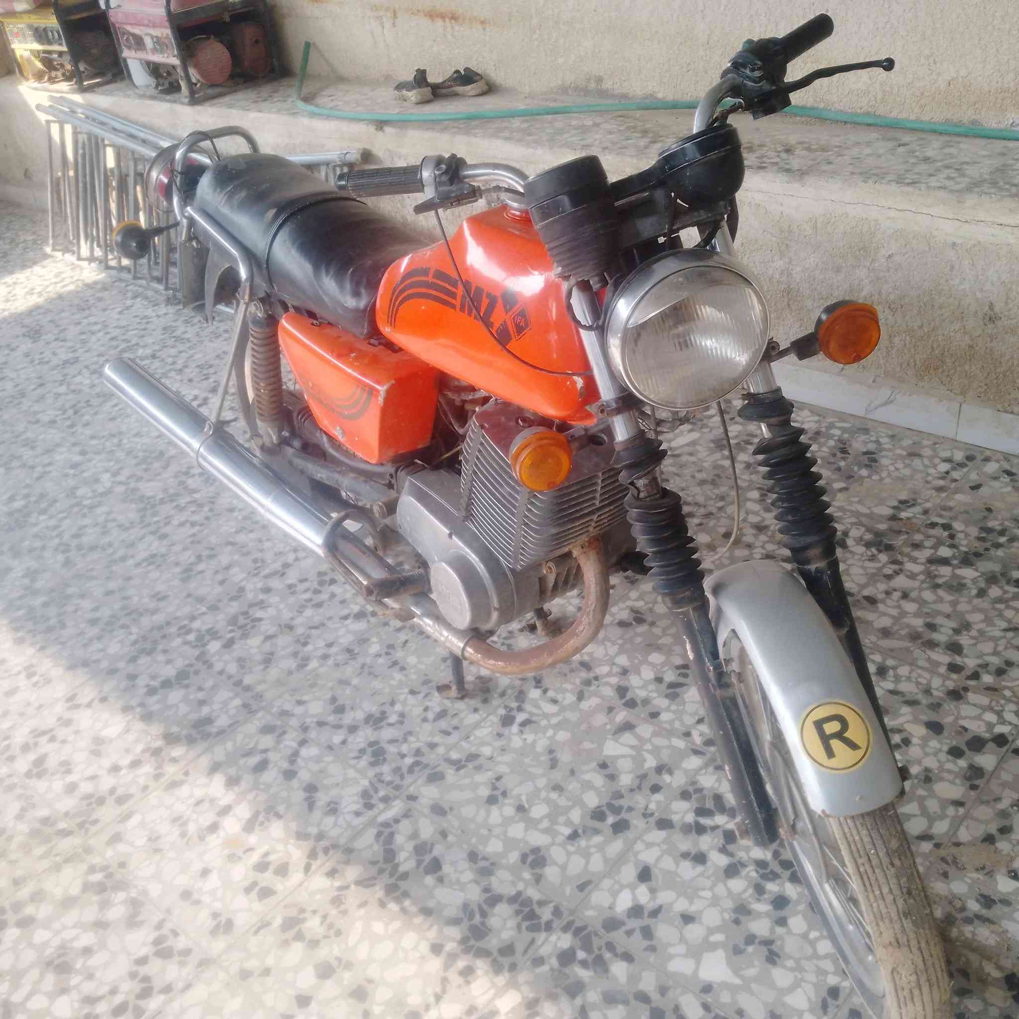 السلام عليكم دراجة امزة 82 للبيع او مراوس بستوته نضيفة واطي فرق مكاني الرميثة قرب الري *********** دراجة مكفولة من السرقة
