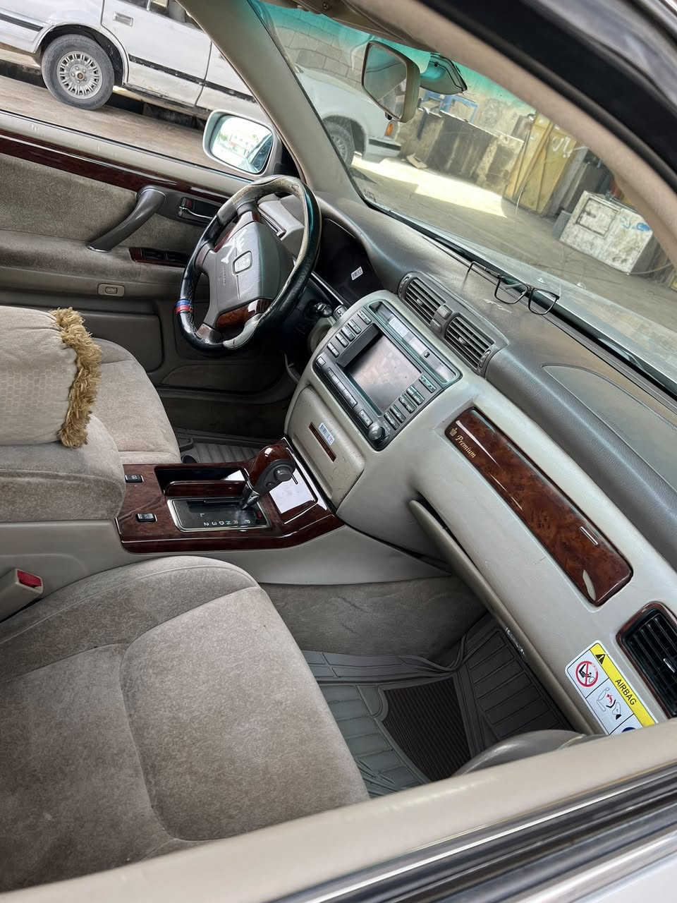 ملكه ادوات كصتين دكمتين كشنات كهرباء اكرستال اصل تخم تاير جديد صدرها جديد داخلها عسلي جديد بشكل مكينه كير جدد ديفور
2500 سعرها 32 وبيها مجال للطيبين
بيجي / الحجاج 
واتساب واتصال ***********
