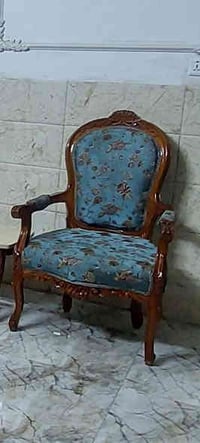 تخم قنفات ١٠ مقاعد مع طبلات للبيع مكانه بغداد الأمين الثانية ٠٧٧٠٨٤٠٣٠...