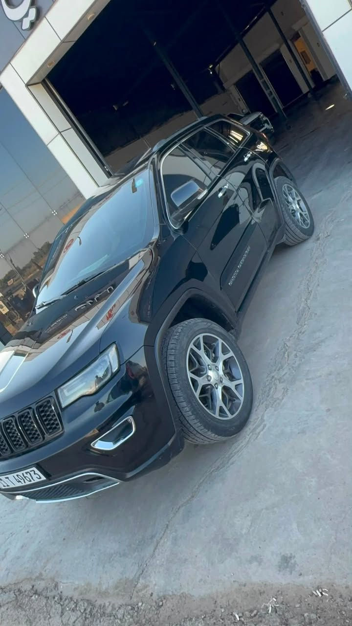 سلام عليكم جيب كراند شيروكي وارد امريكي ٢٠١٩ضرر موضح بل صوره وبيه شبر بارد بل عراق  اي صبغ ما بيه. 
سياره 

فول موصفات
1. فتحه سقف
2. شاشه كبيره
3. داخل جلد
4.  
5. لايت لد 
6. صندوق كهرباء
7. حساسات
8. كأمره خلفيه
9. نظام سبورت نظام ايكو
10. تشغيل عن بعد
11. 
12. كشنات تدفئه
13. استيران تدفئه
14. رقم بغداد تحويل مباشر
15. ماشيه٩١الف
17. مابيه اي نقص
18. مكان السياره ديالى 
19. السعر ٢٣٥ورقه للبيع فقط بدون مراوس
20. الاستفسار ***********
