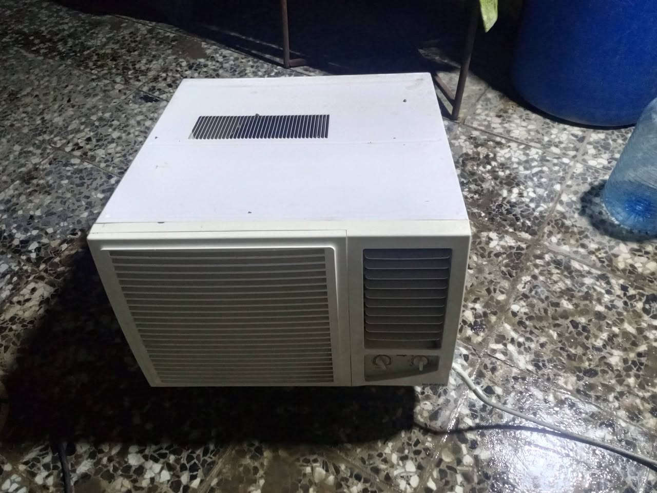 مكيف سوني للبيع تبريد يخبل ***********
***********
