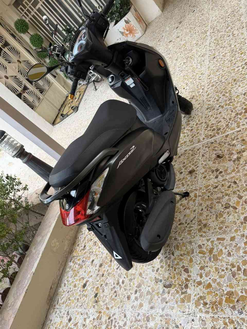 سلام عليكم
اكزز Z 

حديث

موديل 2021 اصل

140KM سرعة

دراجة جديدة جداً

مابيها اي نقص

كلها مختمه ختم واحد

كلها شغاله

وشلعة معدل 

وين ميعجبك وديها

وجيب وياك الف فيتر

كلها بلادية من طول لطول 

لون فيلي 

صار شهر من نزلتها من الرمبه 

ماشيه 6000 

نظام ايكو اقتصادي 

كل 15 يوم تفويله 5لتر 

مكانها الانبار الفلوجه 

السعر 14 ورقه وبيها مجال 

***********
