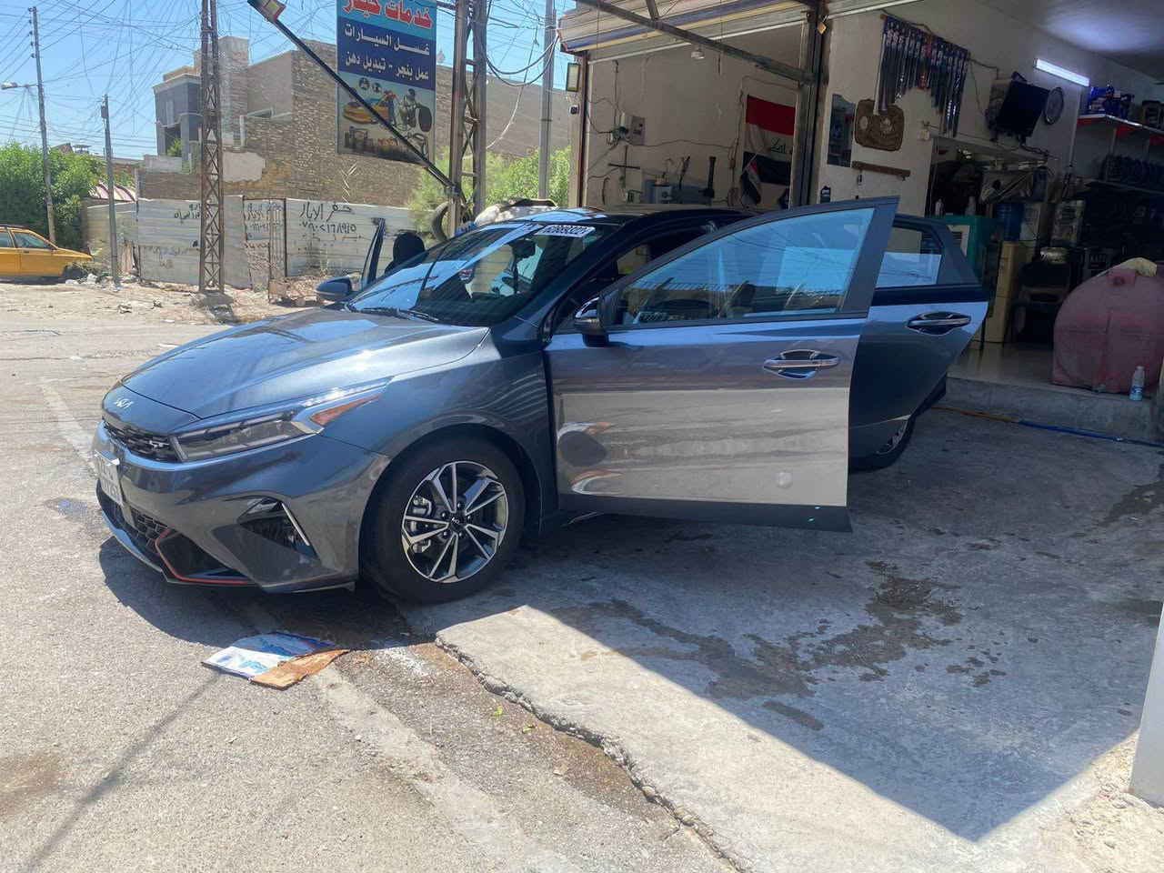 ‏كيا فورتي GT

محرك  1600 تيربو 

موديل 2022

الضرر قبغ الجنطه مبدل ومصبوغ والدعاميه الخلفيه 
وهنا بلعراق صار بيها صبغ الدعاميه الاماميه واتبدلت وطك ايرباك الستيرن

الموصفات GT : 

🛑كشنات جلد ومخمل 

🛑شفتات ستيرن 

🛑زنون اصلي لايت عدسة 

🛑كير dct دبل كلچ بلادي مو cvt 

🛑سستم صوت صالنصات 

🛑دركة حرف D مكتوب عليه GT 

🛑ردارات امامي + خلفي + جانبي 

🛑تبريد قطعتين امامي + خلفي 

🛑تشغيل بصعد + بصمة 

🛑هندبريك بصمة 

🛑شاشة كار بلي + كامرة 

🛑نظام توقف ذاتي + تحديد مسار + سياقة ذاتية 

🛑عداد المسافة  36 الف قابل للزياده

🛑ويل كب اني مبدله ع مود الطسه + تخم تاير جديد 

🛑سبايدر خلفي جنطة +سبايدر جامة خلفية  

-------------------------------------------------
السيارة رقم اربيل بسم شركة تريد تحويل او وكالة حاظر 
-------------------------------------------------

مكان السيارة بغداد 
-----------------

السعر 155 ورقه وبيها مجال بسيط

------------------------------------------------
الرقم 
***********
*********** بغداد, العراق
