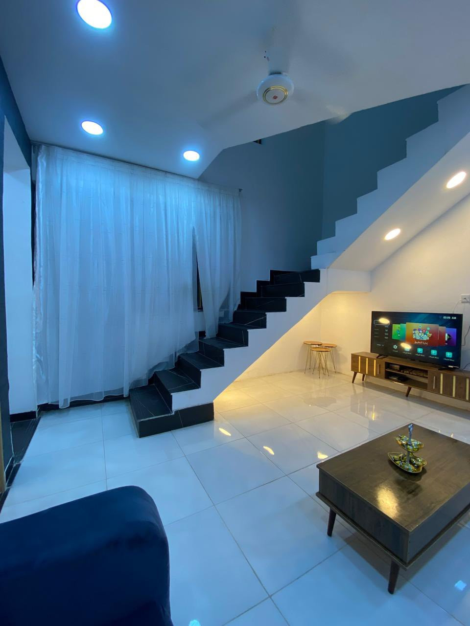 السلام عليكم
دار للبيع  البوعيثه مجمع العدل مساحة ١٢٠م.  واجه ٦ وربع ونزال ٢٠ 

طابق ونص 

الاول كامل والثاني غرفتين نوم وسطح 

طرمه كبيره 

البيت جاهز للسكن ناقصه واجهه بس 

للتواصل 

***********

***********
