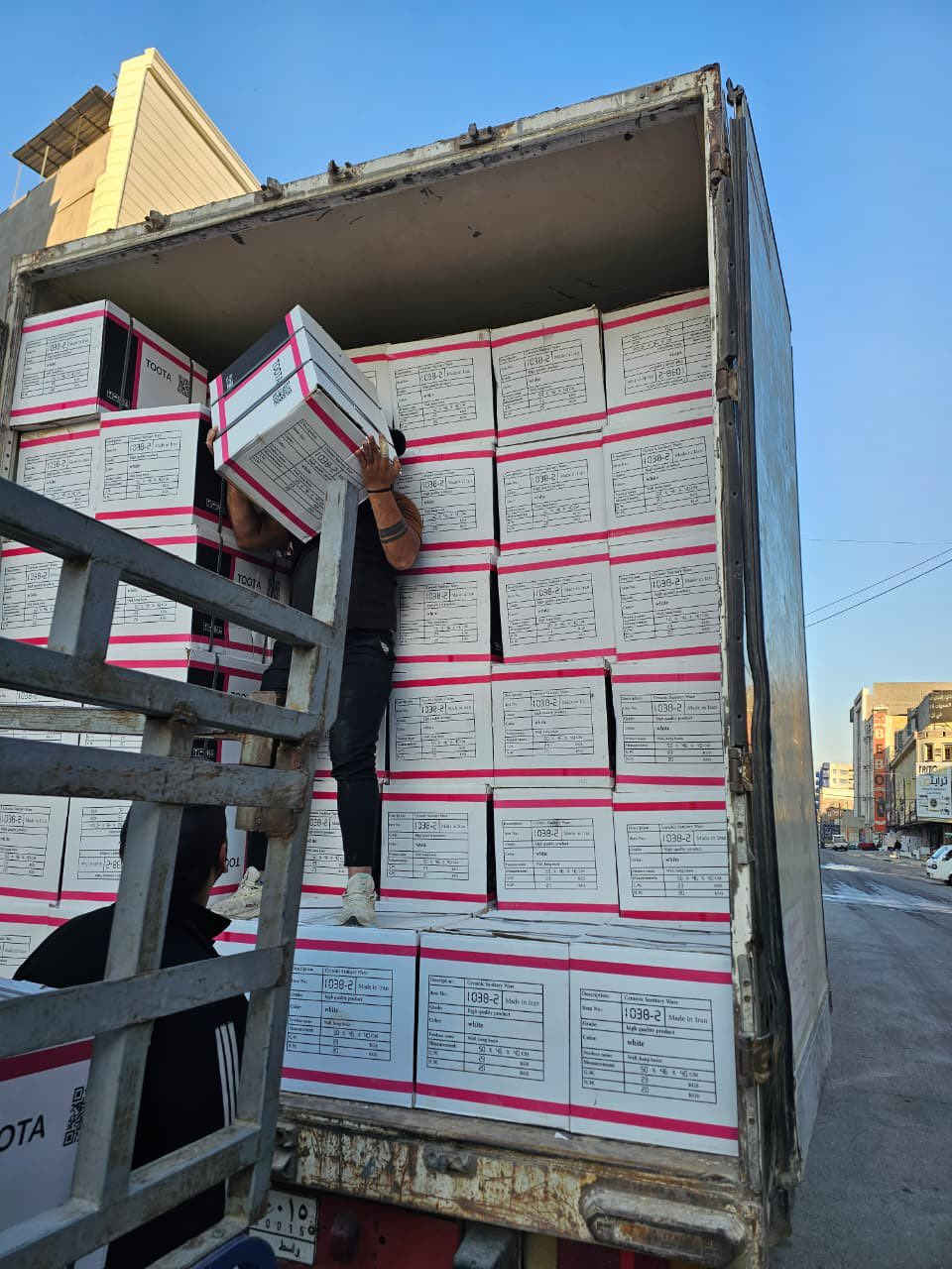 السلام عليكم 
تم وصول حاوية مغسل توتا و مقعد غربي تعليك توتا 
لدى شركةالطويل بلاست-Altaweelplast
للاستفسار:- ***********
