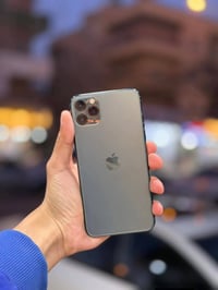 ايفون 11 برو ماكس ذاكره 256 مبدل شاشه وبيها كسر بسيط الشاشه سعره 225 0...