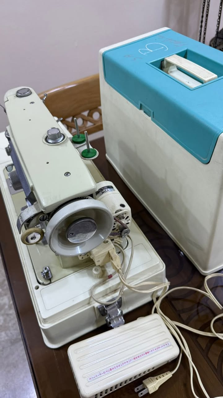 ماكنة خياطة نوع برذر ياباني مع ملحقاتها بحالة جيدة جداً بسعر ١٢٠ الف للأستفسار الاتصال على الرقم: ***********
