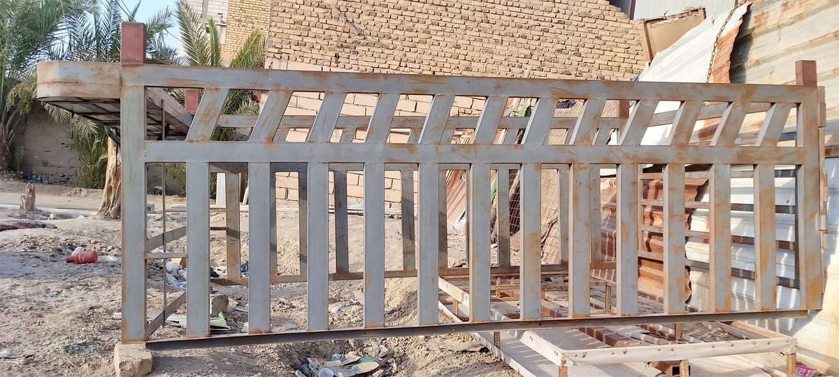 سلام عليكم محجر نثيه للبيع
حديد ثقيل السعر 400 
ما متواجد علئ الفيس 
مكاني ناصرية سوك الشيوخ 
رقمي ***********
