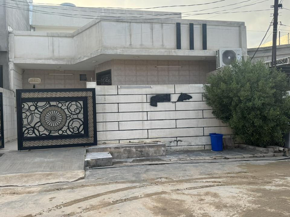 سلام عليكم بيت زراعي للبيع200 م. بناه جديد واسطي سيدين مركز عداله السعر 150 مليون للاستفسار ***********
