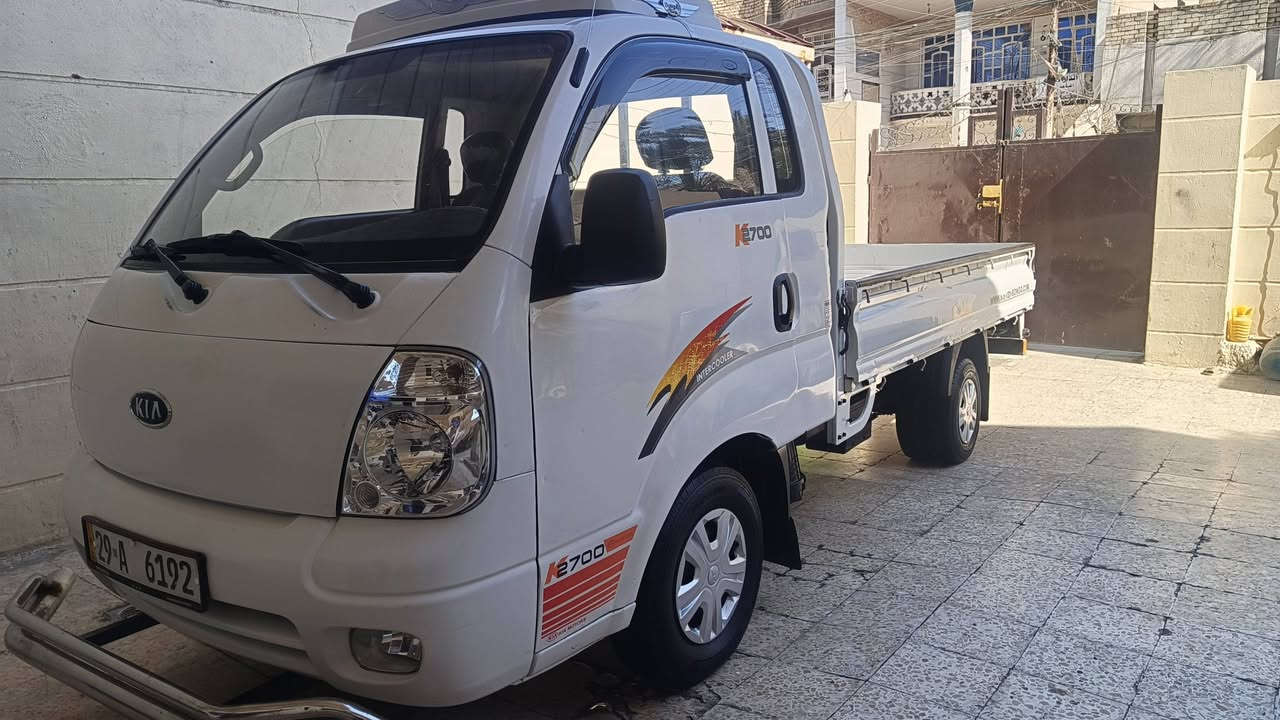 كيا بنكو موديل 2010 محرك 2700
محرك كير اكسن مكفول 
شاصي مكفول 
صبق مكانات بصيطة اثر جراد 
حدادية جديدة 
جاهزة من كل النواحي 
رقم واسط انكليزي تحويل مباشر 
السعر 88 وبي مجال بسيط 
مكاني بغداد مدينة الصدر 
رقم الهاتف ***********
