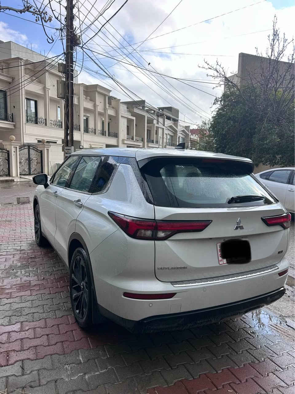 Outlander 2023 
ژمارە کاتیە بەبێ دەعمە دوو دەرگای سەکن کلێرە هیچ دەعمەکی نیە 4 شوختی لە سەقفی هەیە قۆری نەکردیە دەسکاری نەکرایە 89 هەزار کم رۆیشتیە 
مواسەفات se black edition 
شاشە دیجیتالە 
کوشین هیتەرە 
کوشین جلد و شامو
سندوق شەفت
بەبێ دەبل اکسلە 
بێ ئێرباگە 
پشت و پێش کەپسە 
٤ تایەی نوێ
فەحس و هەزە کرایە 

JA4J3UA88PZ012274

*********** أربيل, العراق
