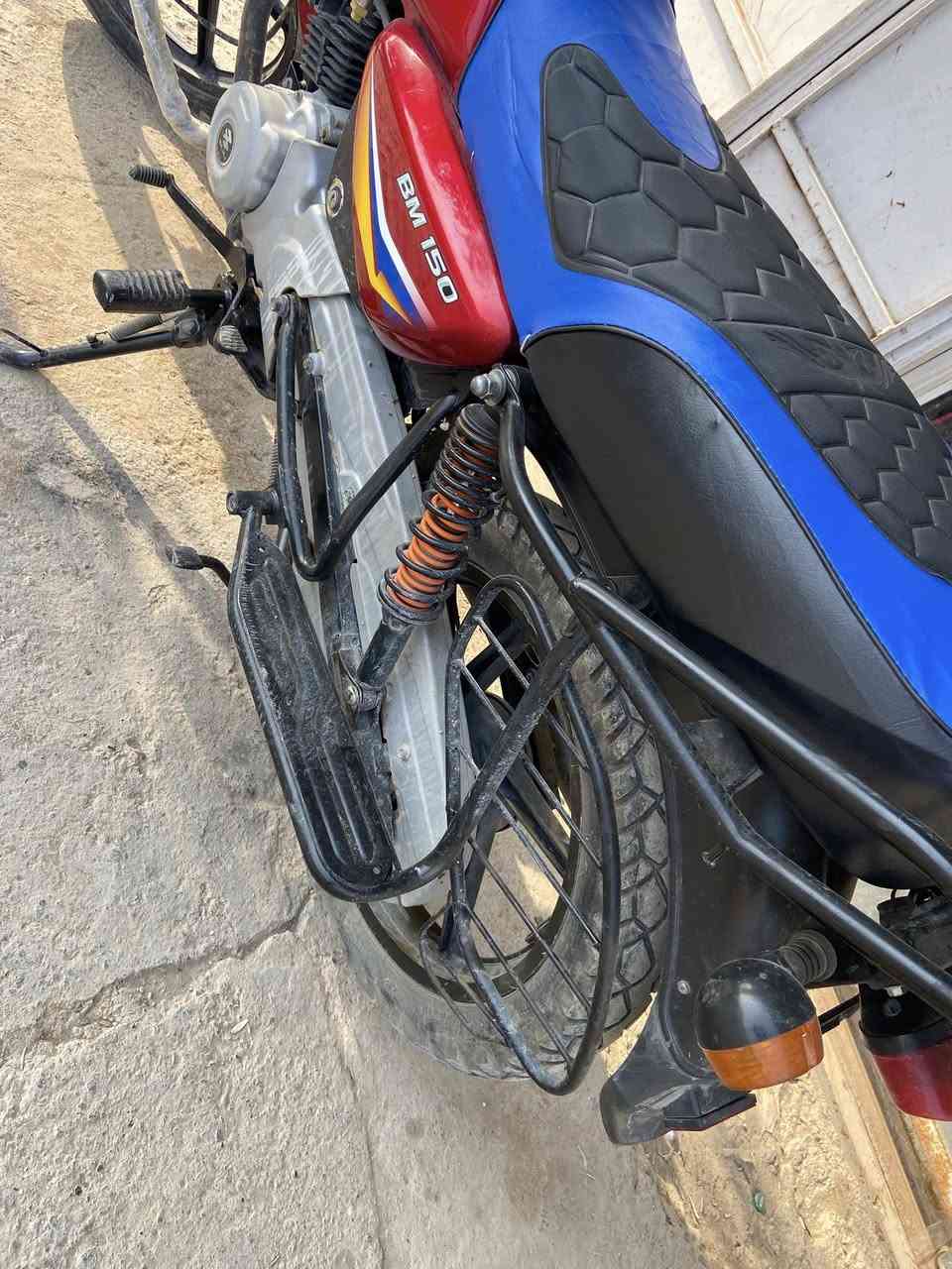 السلام عليكم بوكسر موديل 19 نظيف كلش 
اصولي للمراوح بدايوان ***********
