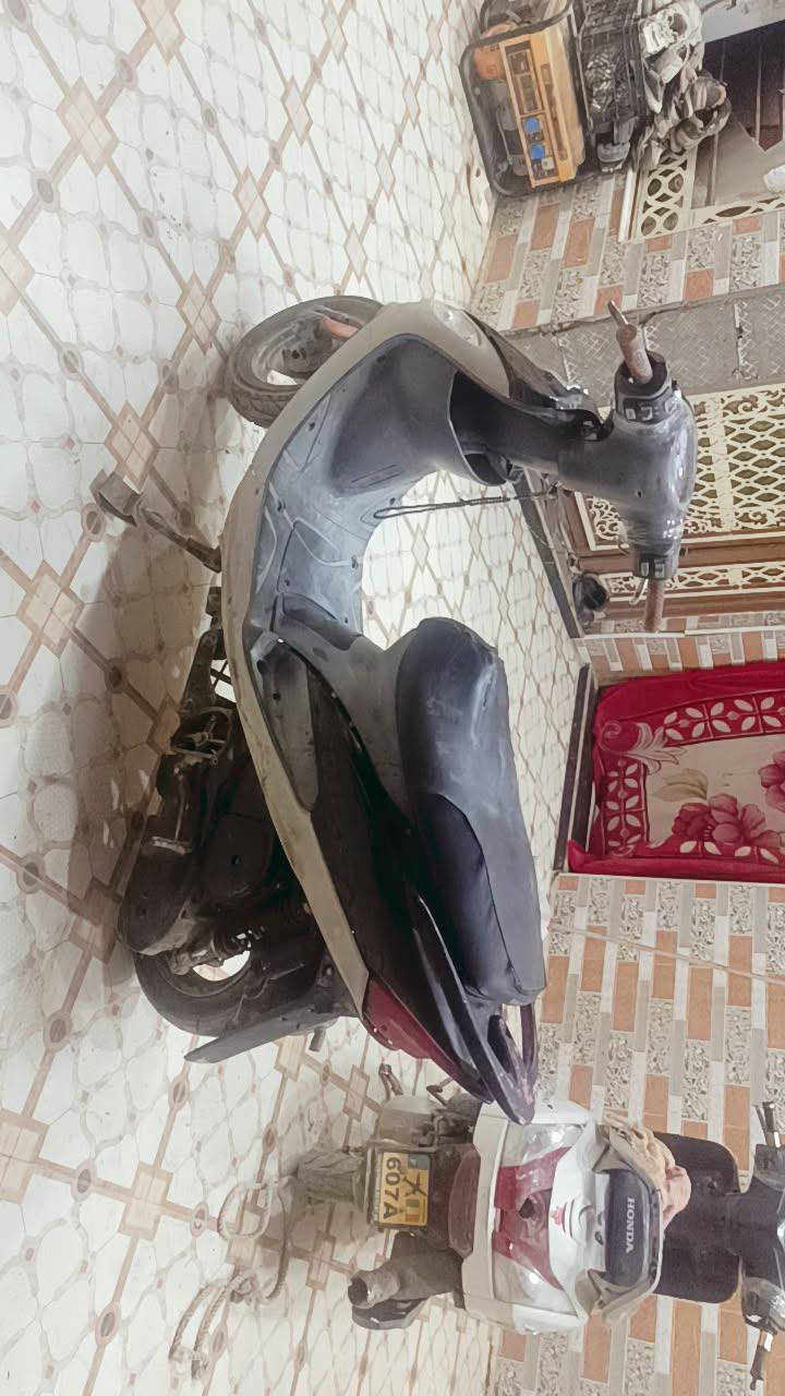 السلام عليكم دراجة لبيع ماناقصها اي شي مكينه مفتوحه السعر ٤٥٠بيها مجال خابرني على هذا الرقم ***********
