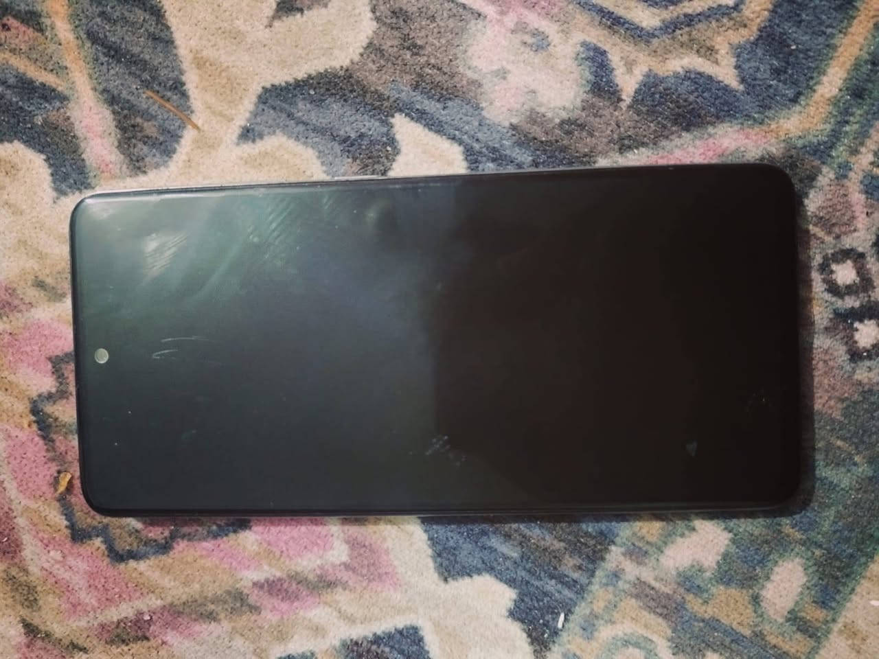 ارخص جهاز يشغلك ٦٠ فريم بوبجي جهاز A51 يجيك بنوع شاشه من نوع Super AMOLED Plus بحجم 6.5 بوصة وبدقة FHD+،شاشه بلاديه مال جهاز الجهاز شغال بي مشكلته ما بي صوت السعر 100وبي مجال  تواصل ***********
