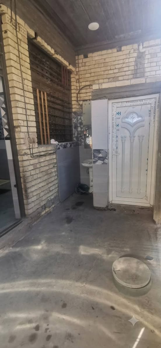 دار للبيع في منطقة الخطيب الزراعي – شارع الشركة (مقابل سكلة حيدر الكناني)
فرصة مميزة للسكن أو الاستثمار في موقع تجاري ممتاز ومتكامل بالخدمات.

📍 الموقع: الخطيب الزراعي – شارع الشركة – مقابل سكلة حيدر الكناني
📐 المساحة: 100 متر مربع
📌 الواجهة: 8 متر
📌 النزال: 12.5 متر

🏠 الدار مكون من 3 طوابق

الطابق الأول يحتوي على:
• 🛋️ استقبال
• 🏡 حولي
• 🛏️ غرفة
• 🍽️ مطبخ حار
• 🍽️ مطبخ بارد
• 🚿 حمام داخلي
• 🚿 حمام خارجي

الطابق الثاني يحتوي على:
• 🛏️ 3 غرف نوم
• 🚿 حمام
• 🌅 بلكونة خارجية
• 🏡 هول داخلي

الطابق الثالث يحتوي على:
• 🏡 حولي
• 🛏️ غرفة
• 🏠 سطحين

💰 السعر النهائي: 160 مليون دينار (قفل)

للاستفسار أو حجز موعد للمعاينة يرجى التواصل على الخاص.
📞 ***********

#دار_للبيع #الخطيب_الزراعي #بغداد #شبكة_دلال_العراق
