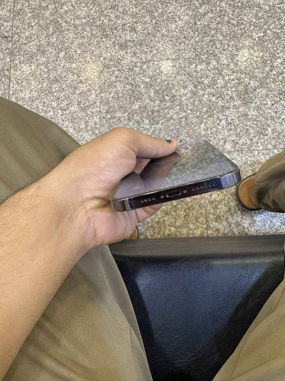 لسلام عليكم 

للبيع ايفون ١٤ برو ماكس 

ذاكره ٢٥٦ 

بطاريه ٨٣ 

شرق اوسطط

تعال افحص بس الكامره بيها مشكله يجوز بالاعدادات ما اعرف 

سعره ٦٧٥ 

للستفسار ***********

