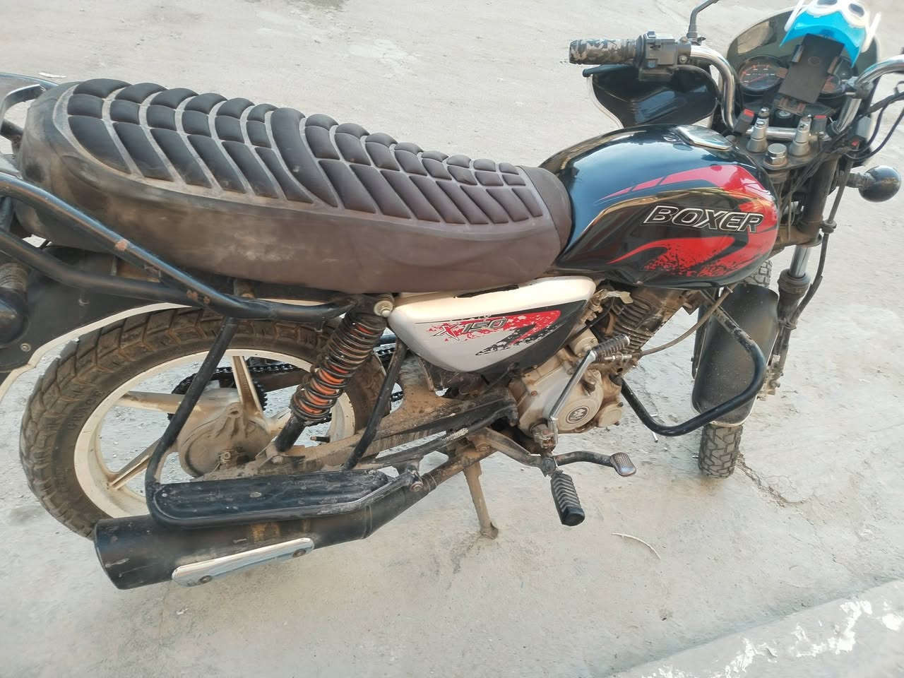 سلام عليكم ورحمة 
بوكسر للبيع موديل ٢٠٢1 مجفته كامله سعر 1900 مكاني ام الكبر والغزلان
***********
