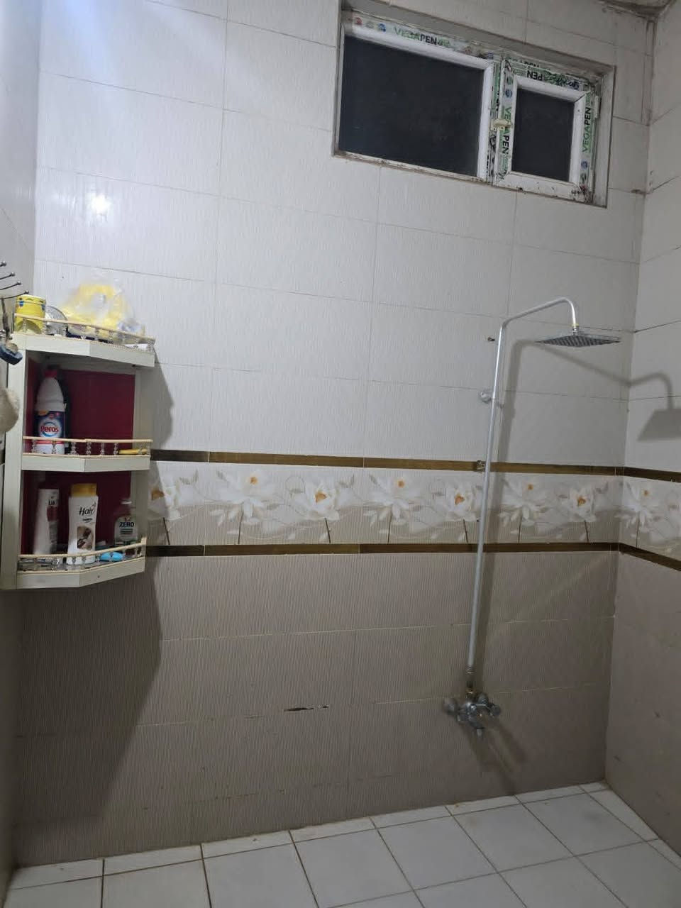 بيت طابو صرف مساحتة ٢٨٨ بناء حديث طابقين المكان الثورة الثانيه مقابيل دور الظباط داخل الفرع  عالي عن الشارع وسيراميك كامل كله حديث  البيت ٥ غرف  فوك من ضمنها مشتمل معزول ومحل كلها من ضمن البيت واليشتري يكدر ايسوي ٣ مشتملات  السعر ١٩٥ خدمات كامله تبليط ومجاري ومي السعر ١٩٥ وبي مجال للاستفسار اكثر اتصل علرقم ***********
