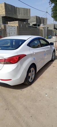 الانترا 2013خليجي للبيع بسمي نضيفه السيارة وحلوه بيها قطعتين بدون  معج...